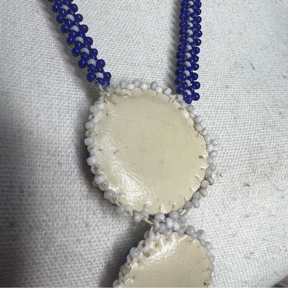 VTG Native American style seed bead beaded necklace on leather backed pendant - Picture 9 of 14